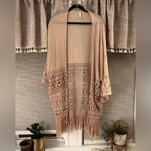 Light pink bohemian cardigan with fringe & lace details